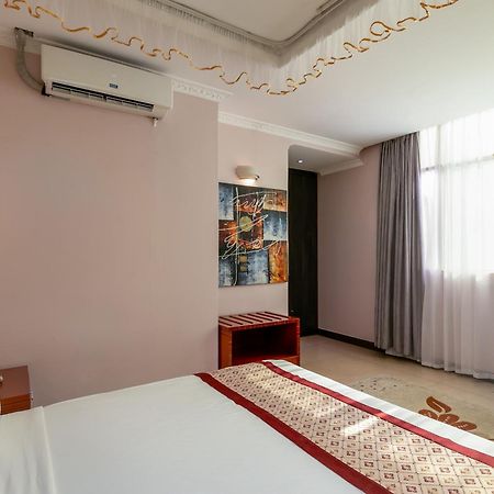 Russell Hotel Kampala Eksteriør billede