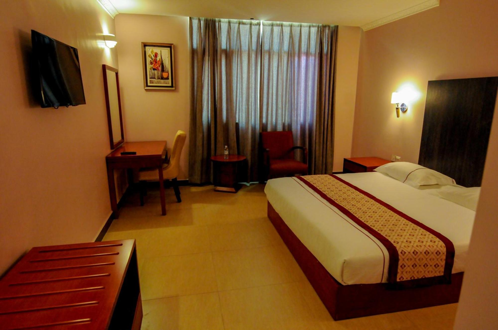 Russell Hotel Kampala Eksteriør billede