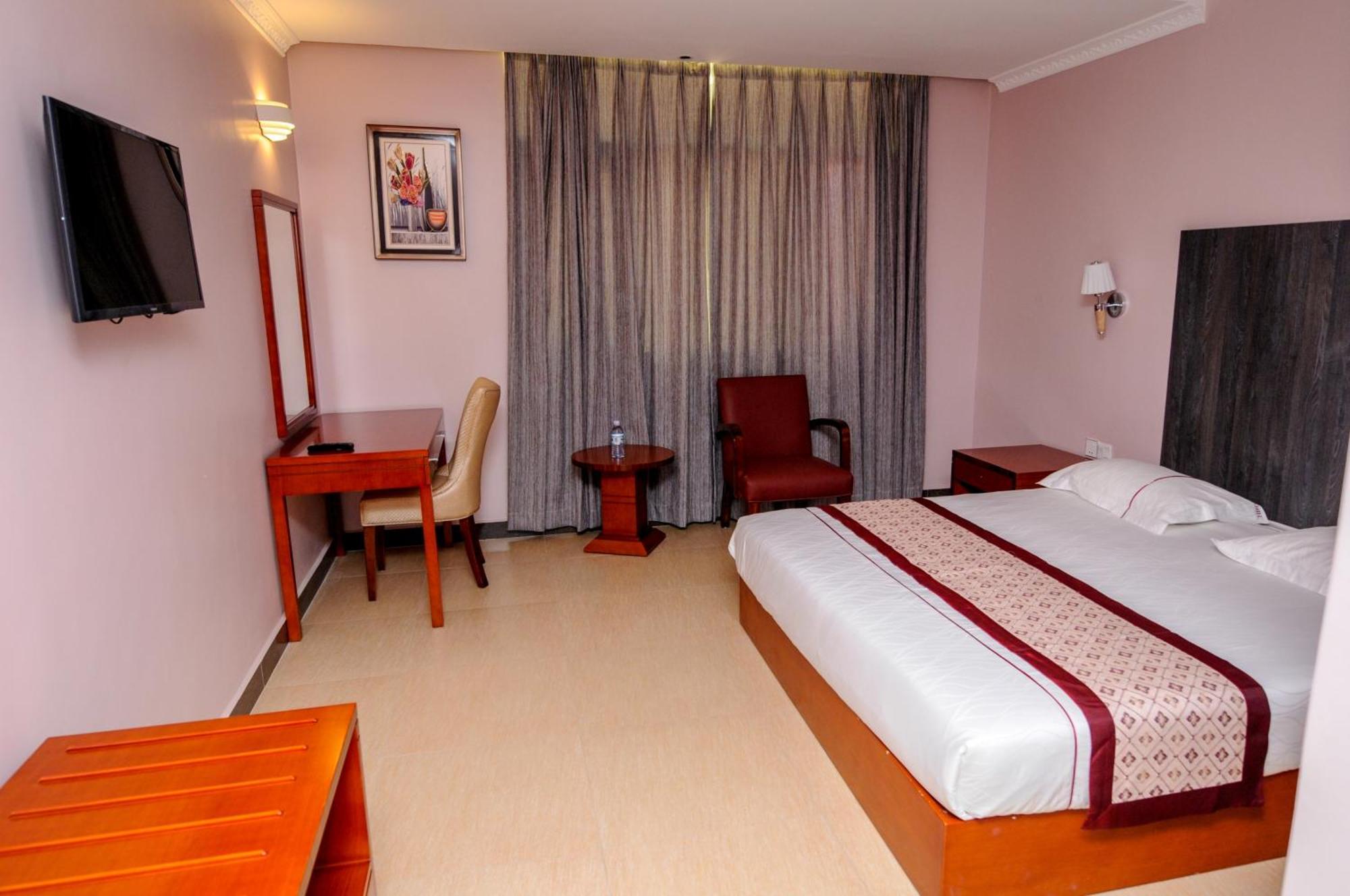 Russell Hotel Kampala Eksteriør billede