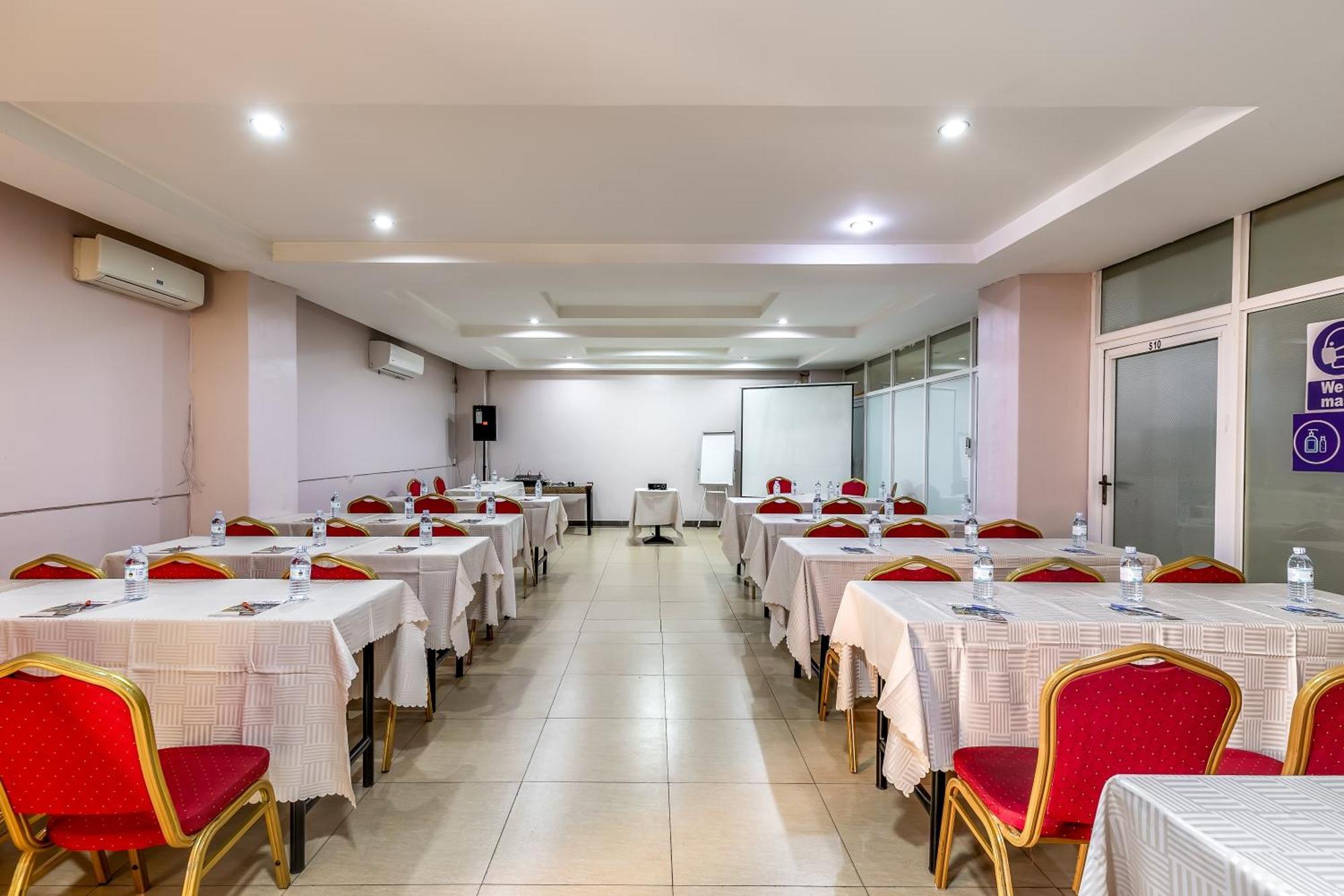Russell Hotel Kampala Eksteriør billede