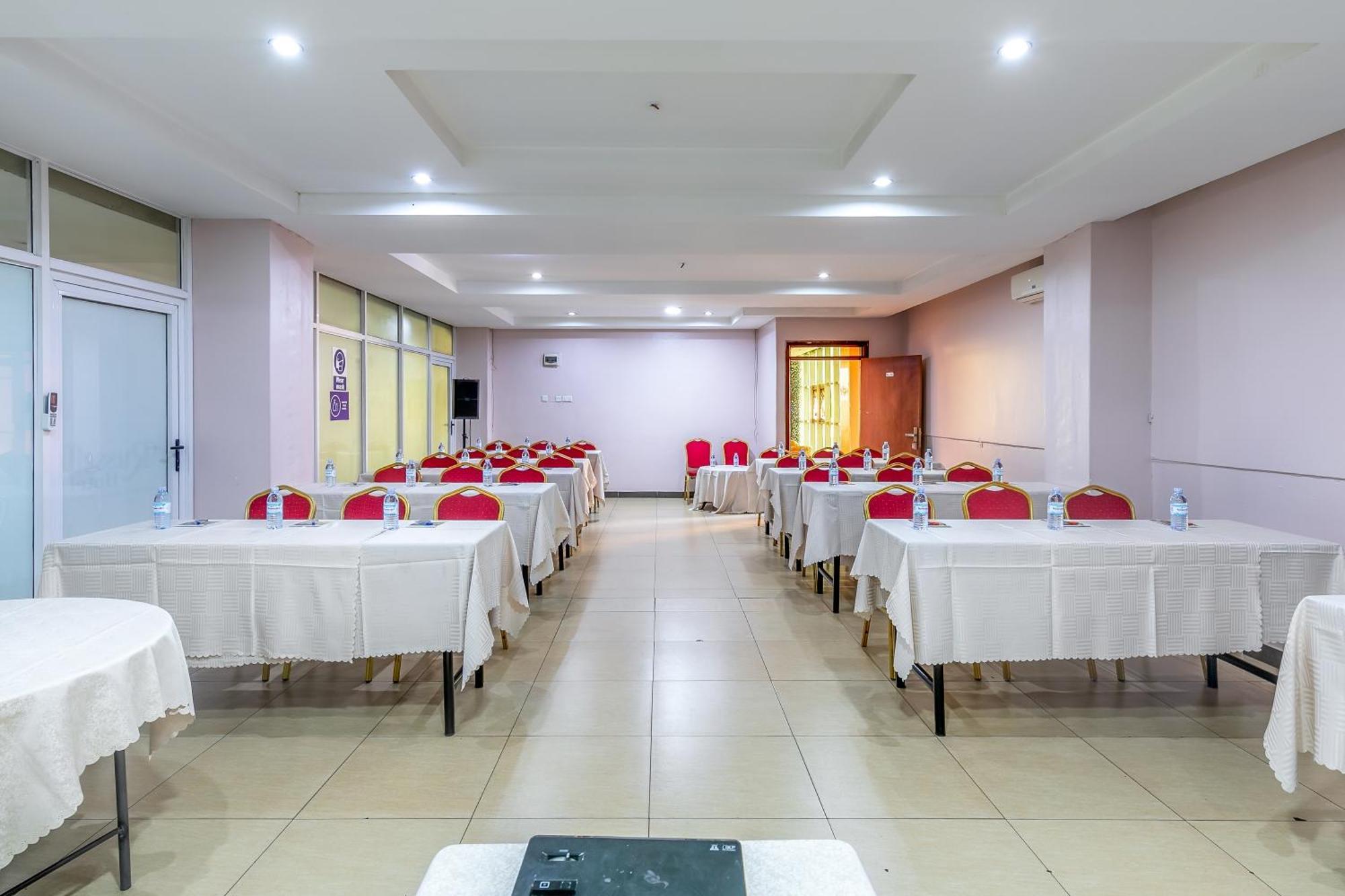 Russell Hotel Kampala Eksteriør billede
