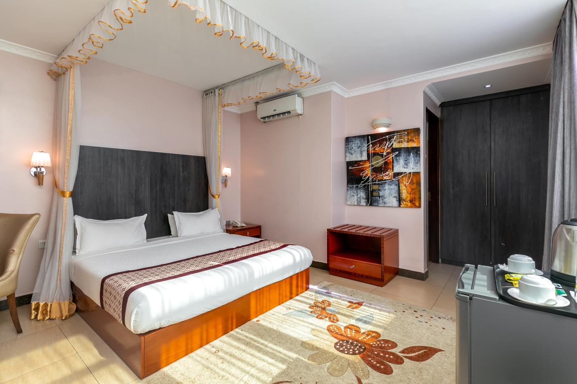 Russell Hotel Kampala Eksteriør billede