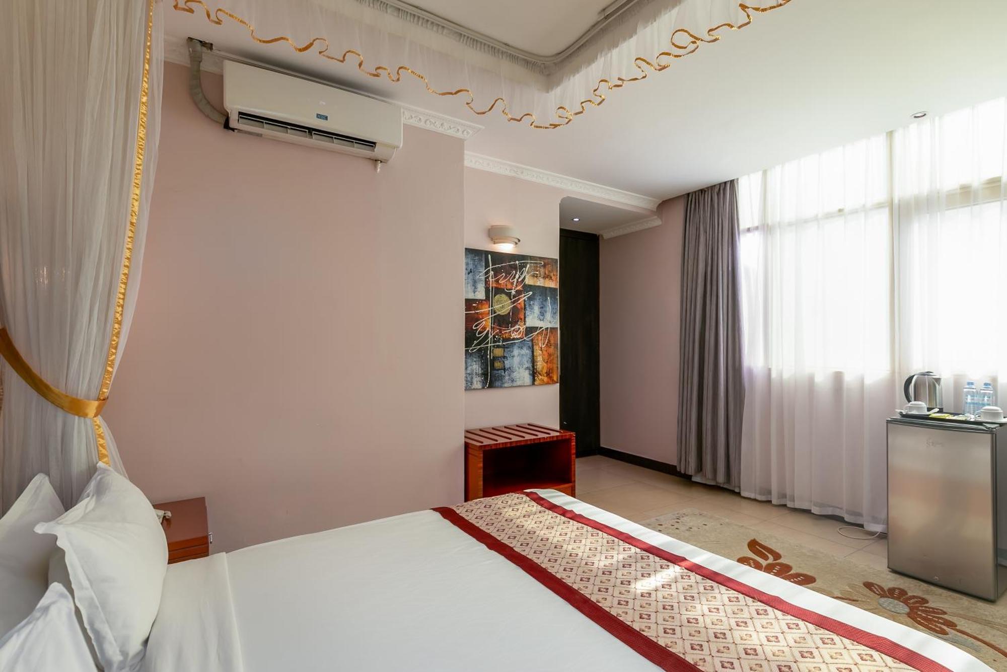 Russell Hotel Kampala Eksteriør billede