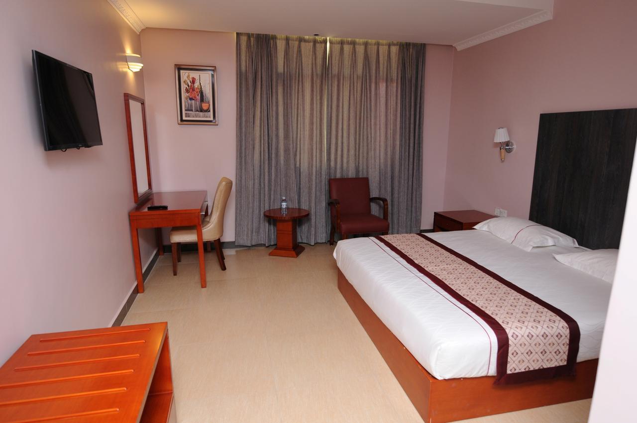 Russell Hotel Kampala Eksteriør billede